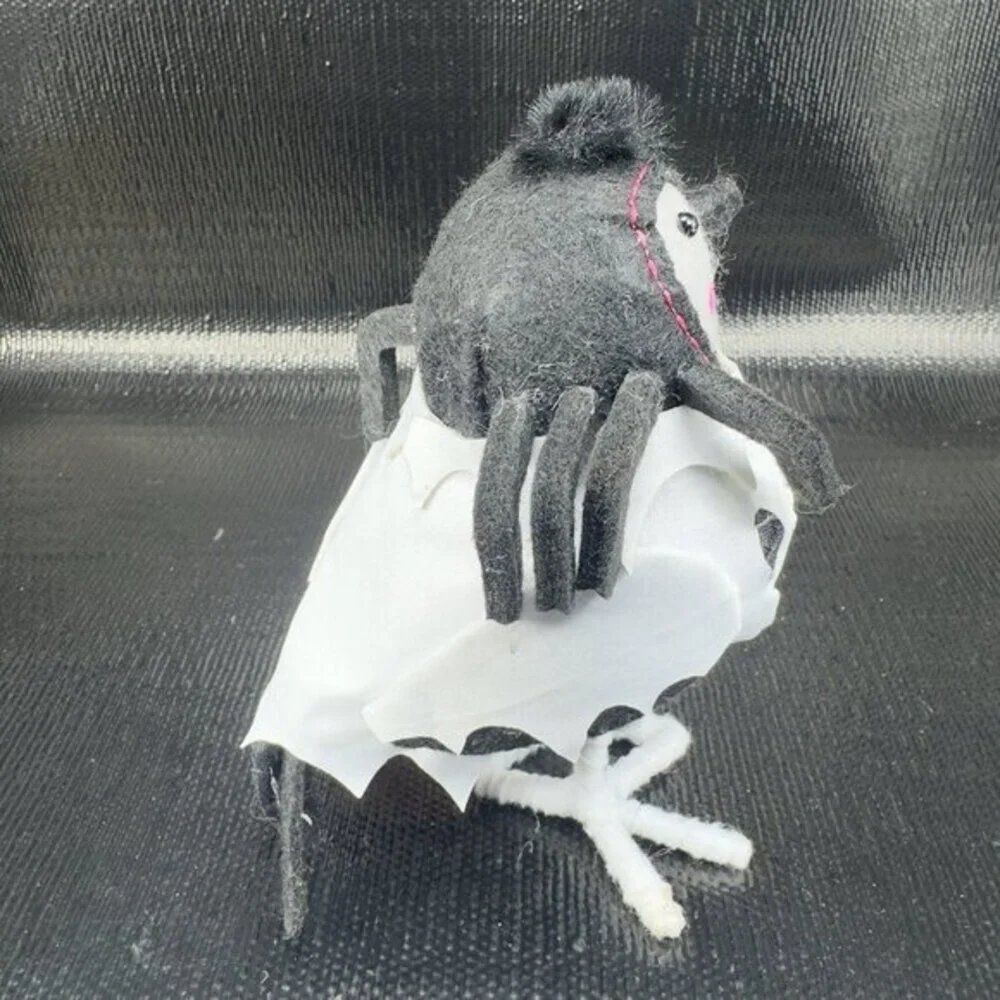 Target Hyde &‎ EEK Featherly Friends Fabric Bird 2024 With Tags Figure Skitter